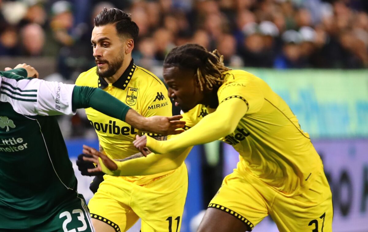 Eξετάσεις και για Μεντίλ