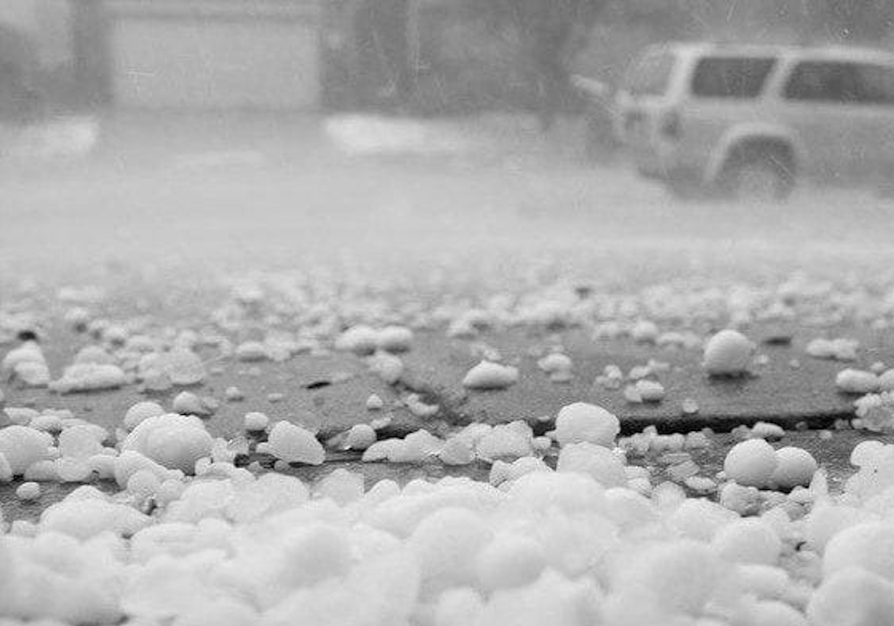 Ξάνθη: Ισχυρό χαλάζι σκέπασε δρόμους και σπίτια (vids)