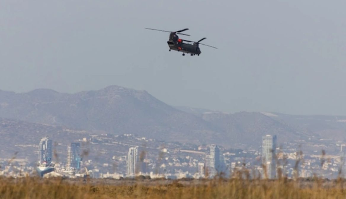 Κύπρος: Ήχησαν σειρήνες στο Ακρωτήρι – «Μείνετε σε εσωτερικό χώρο»