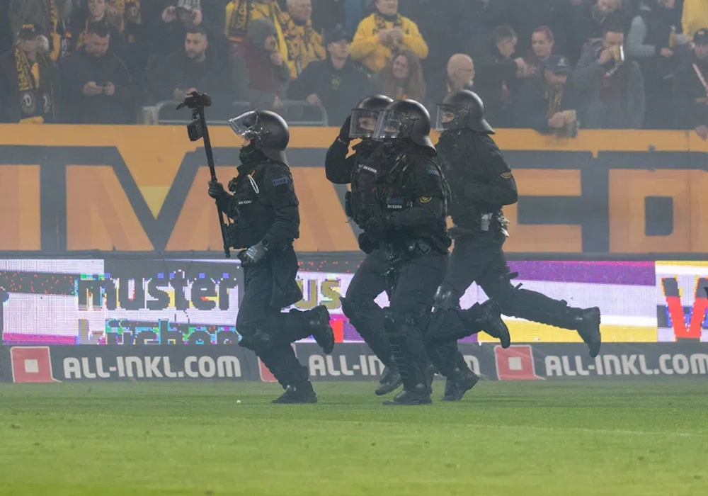 Χαμός και διακοπή στο Ντιναμό Δρέσδης-Χέρτα Βερολίνου