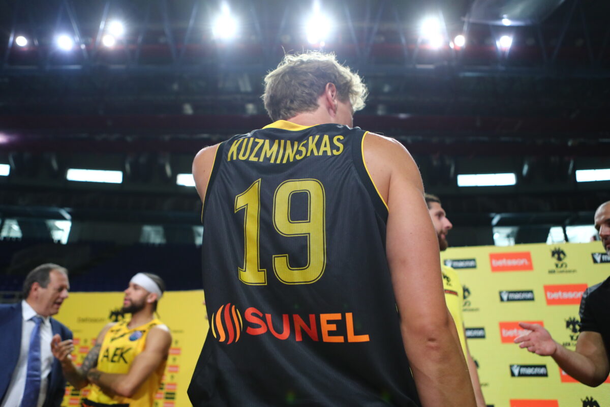 Νοκ άουτ ο Κουζμίνσκας, δεν παίζει με ΑΡΗ (vid)