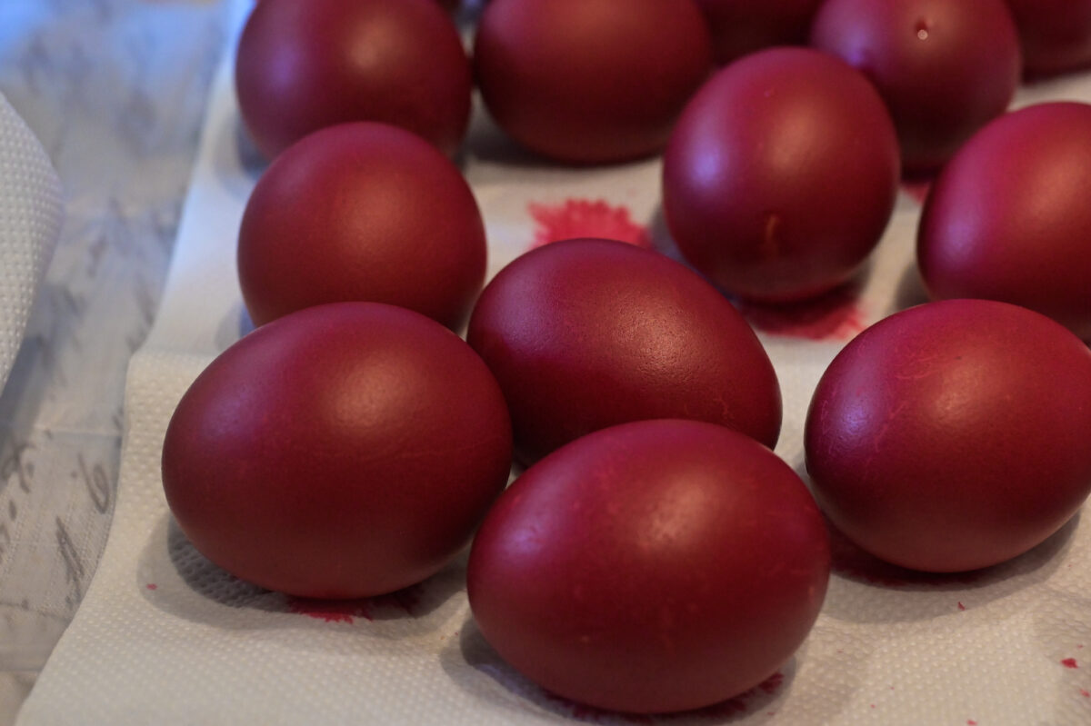 Γιατί βάφουμε τα αυγά το Πάσχα;