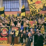 Ο κόσμος του ΑΡΗ στο πλευρό των κοριτσιών (pics)