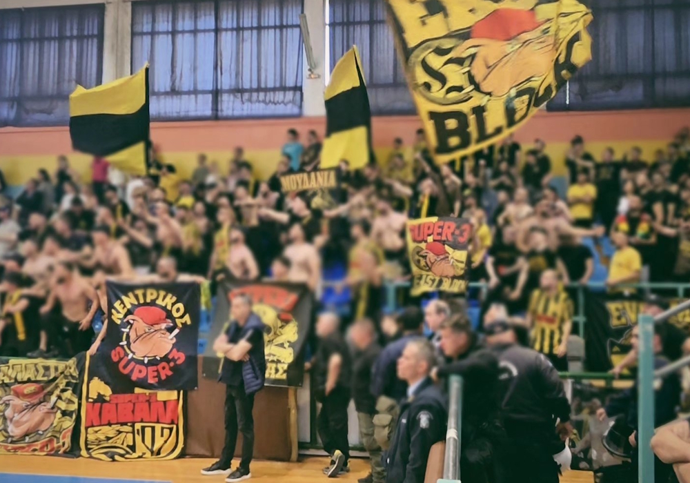 Ο κόσμος του ΑΡΗ στο πλευρό των κοριτσιών (pics)