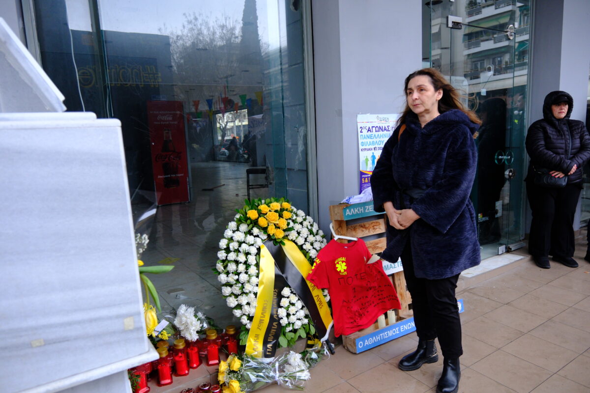 Συγκλονίζει το μήνυμα της μητέρας του Άλκη: «Πονούν οι απουσίες και η μάνα δεν ξεχνά» (pic)