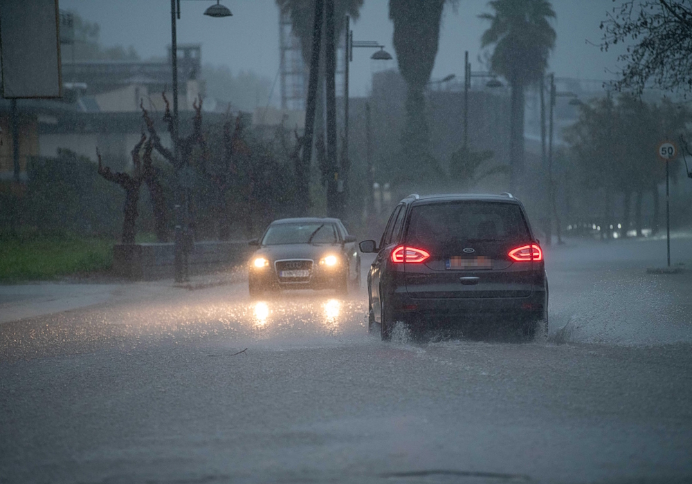 Νέα Μάκρη: Ένας νεκρός από τη κακοκαιρία – Κινδύνευσε παιδί (vid)