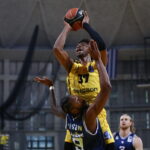 Αγωνία και αναμονή για Αντετοκούνμπο
