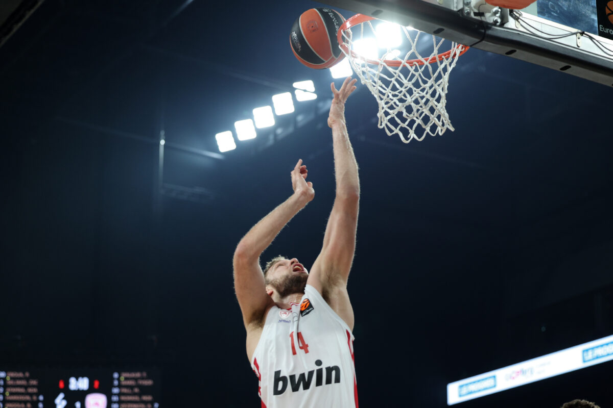 Ολυμπιακός: Νίκησε στη Λυών και ανέβηκε στη κορυφή