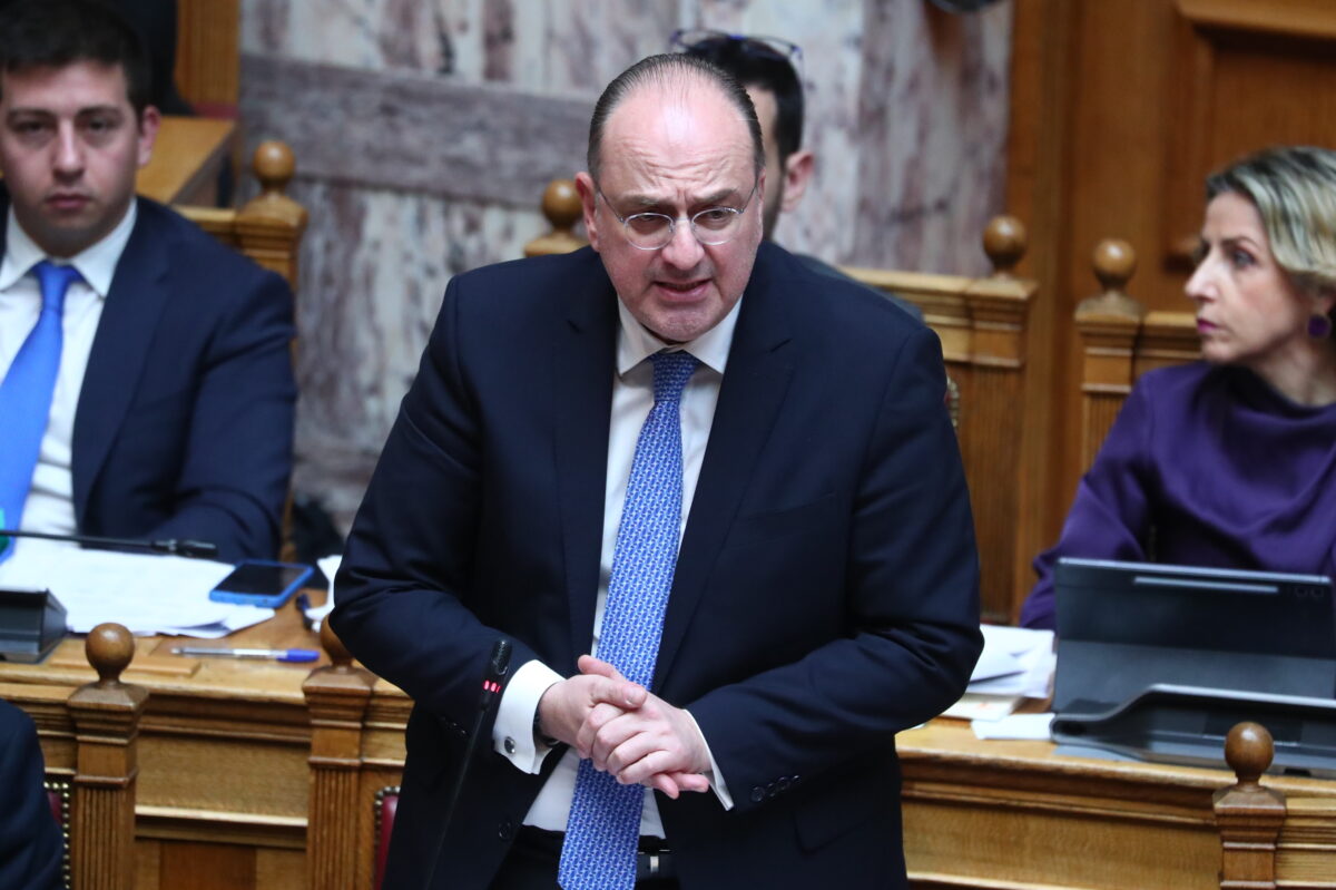 Ο Μακάριος Λαζαρίδης υπέβαλλε την παραίτησή του (vid)