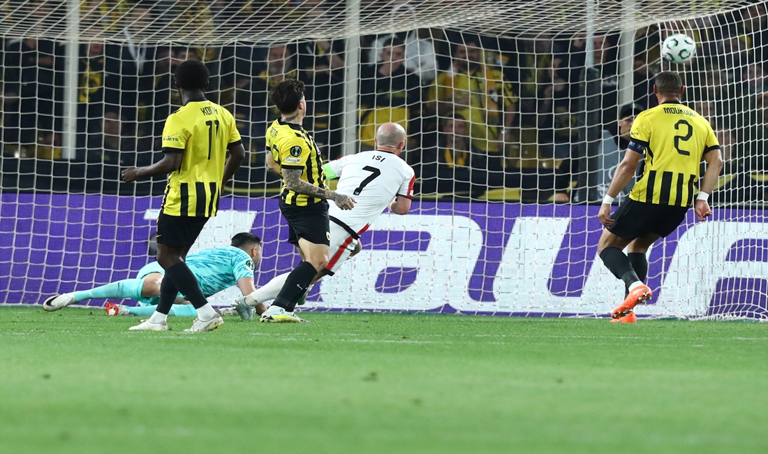 Μειώνει σε 3-1 η Ράγιο με ΑΕΚ (vid)