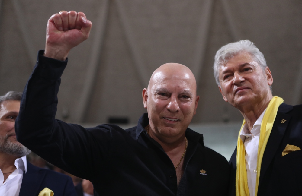 Όρθιο το Παλέ για τον Νίκο Γκάλη! (vid)