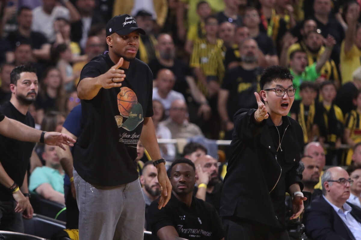 Το ζει έντονα ο Γιάννης (pics)