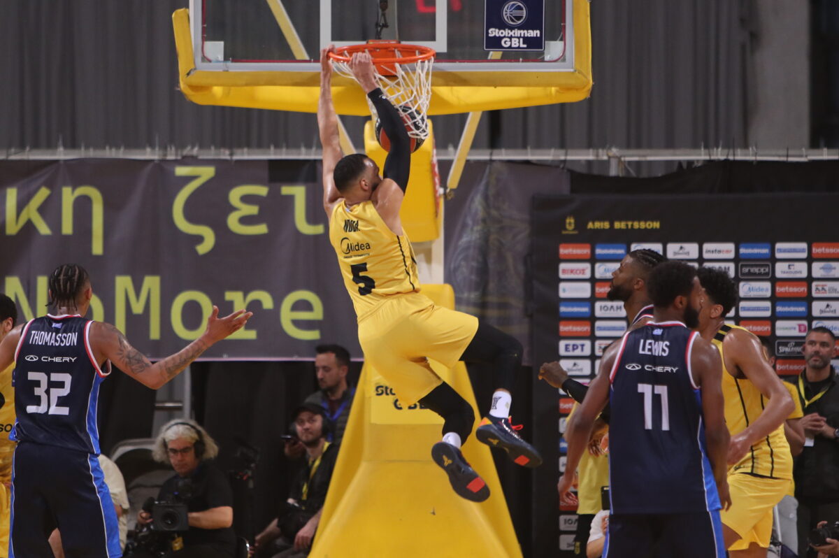 Basket League: Πέντε λεπτά με απολαυστικά καρφώματα από την regular season (vid)