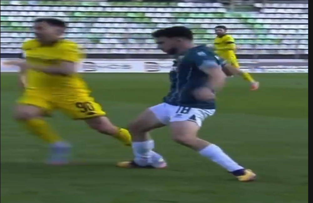 Ιδού η φάση που χαρίζεται η δεύτερη κίτρινη κάρτα του Κωστή (vid)