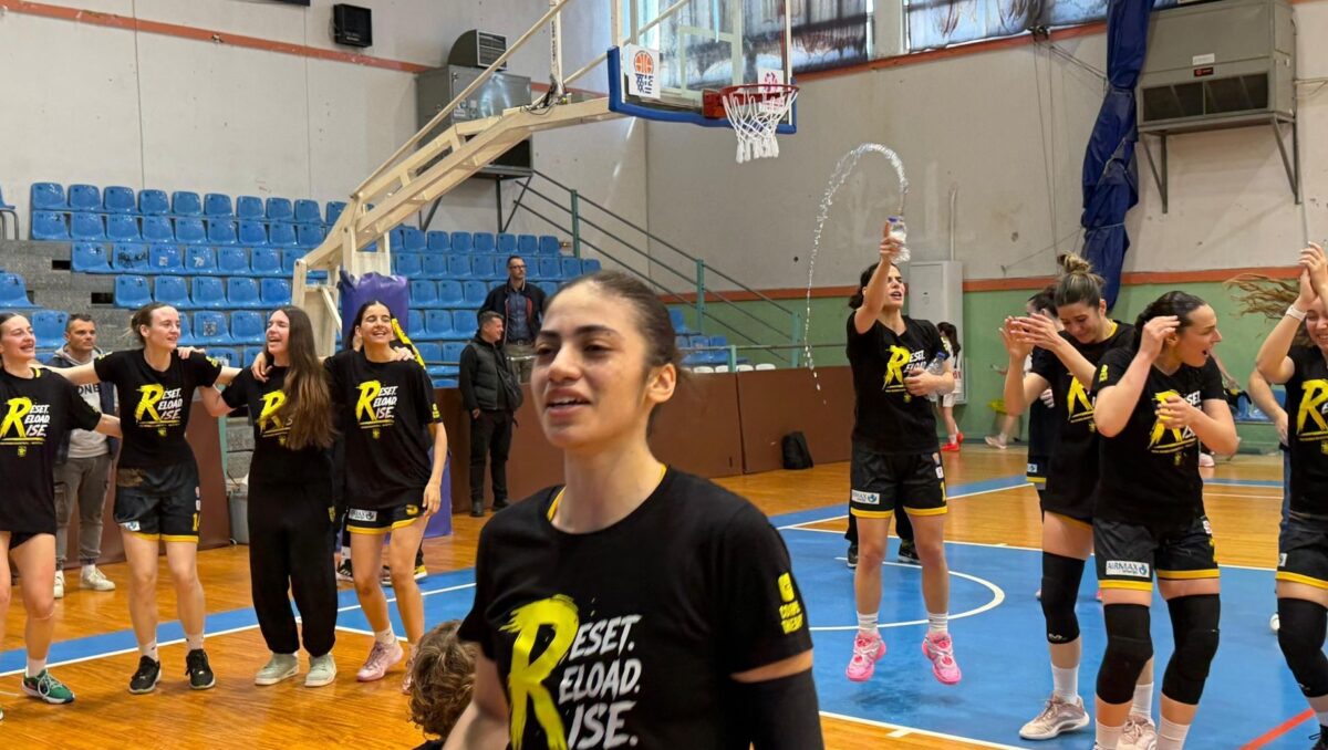 Κιτρινόμαυρο πάρτι στα αποδυτήρια! (vid)