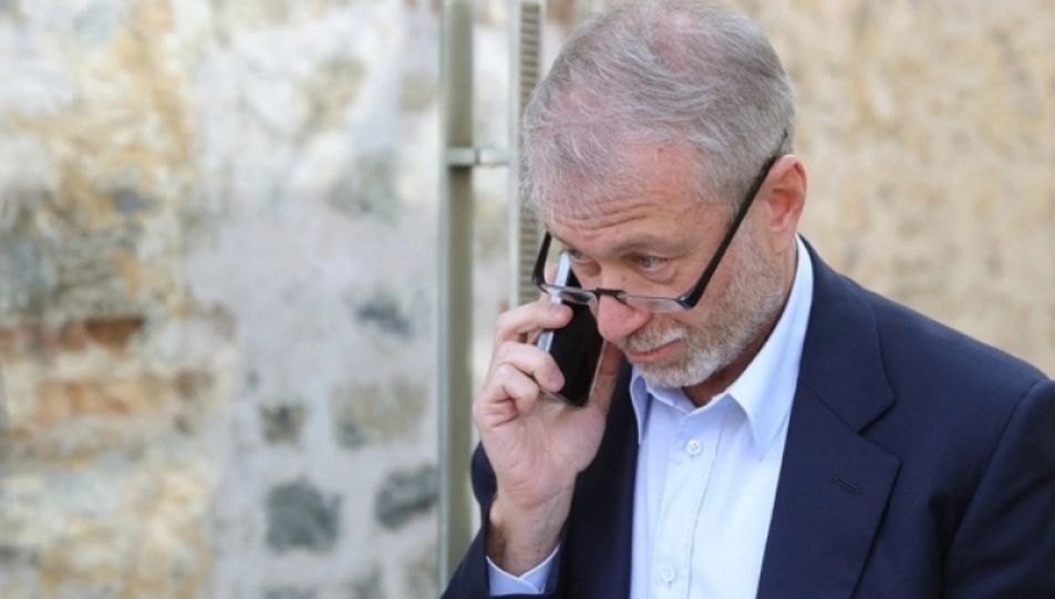 Αμπράμοβιτς: Αψηφά την αγγλική κυβέρνηση για το αδιέξοδο των 2,3 δισ. ευρώ