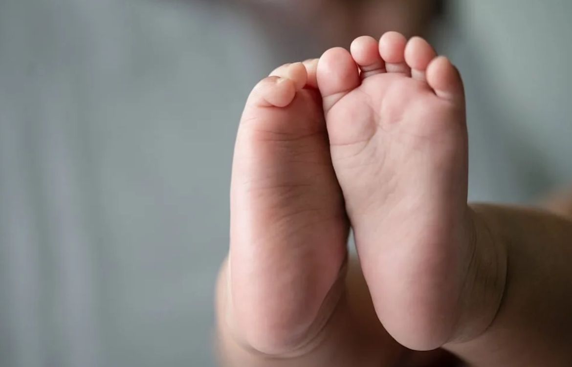 Βρετανία: Ομόφυλο ζευγάρι κακοποίησε σεξουαλικά μέχρι θανάτου βρέφος 13 μηνών