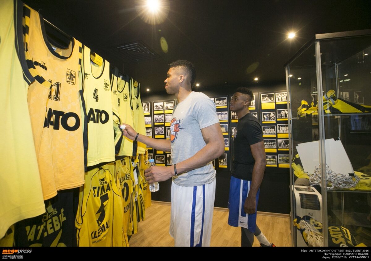 Όταν ο Γιάννης και ο Θανάσης βρέθηκαν στο Nick Galis Hall και στο μουσείο του ΑΡΗ (pics+vid)