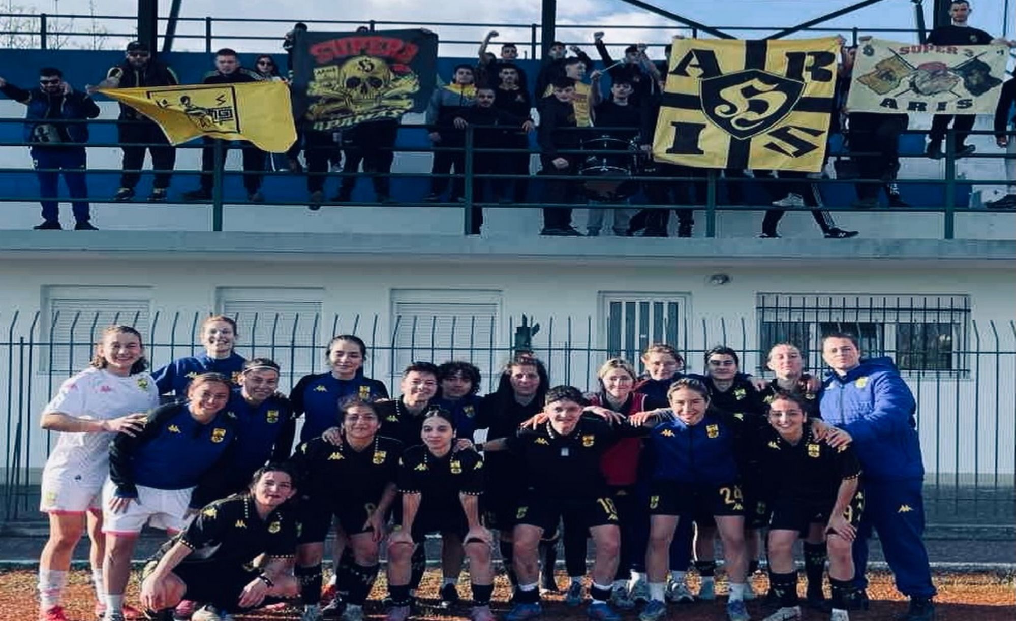 O&iota; &epsilon;&upsilon;&chi;έ&sigmaf; &tau;&eta;&sigmaf; &gamma;&upsilon;&nu;&alpha;&iota;&kappa;&epsilon;ί&alpha;&sigmaf; &omicron;&mu;ά&delta;&alpha;&sigmaf; &tau;&omicron;&upsilon; &Alpha;&Rho;&Eta; (pic)