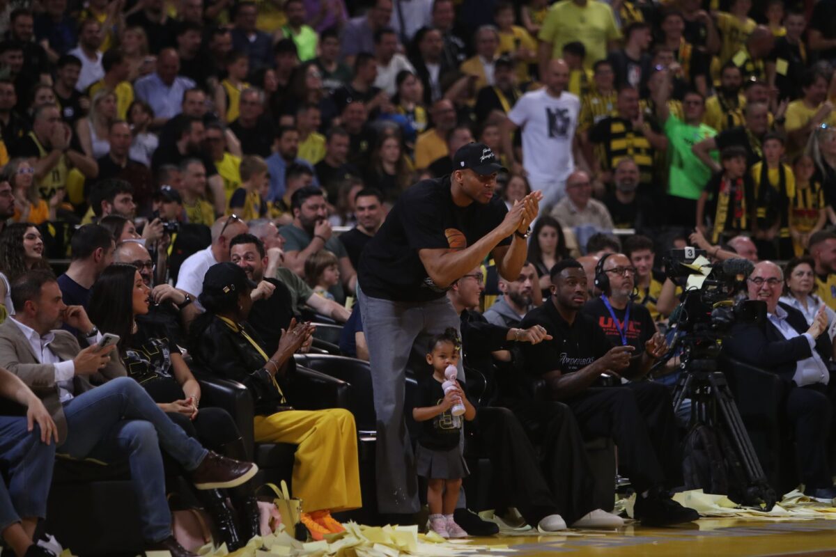 Στο… πόδι ο Γιάννης στο καλάθι του Κώστα! (vid)