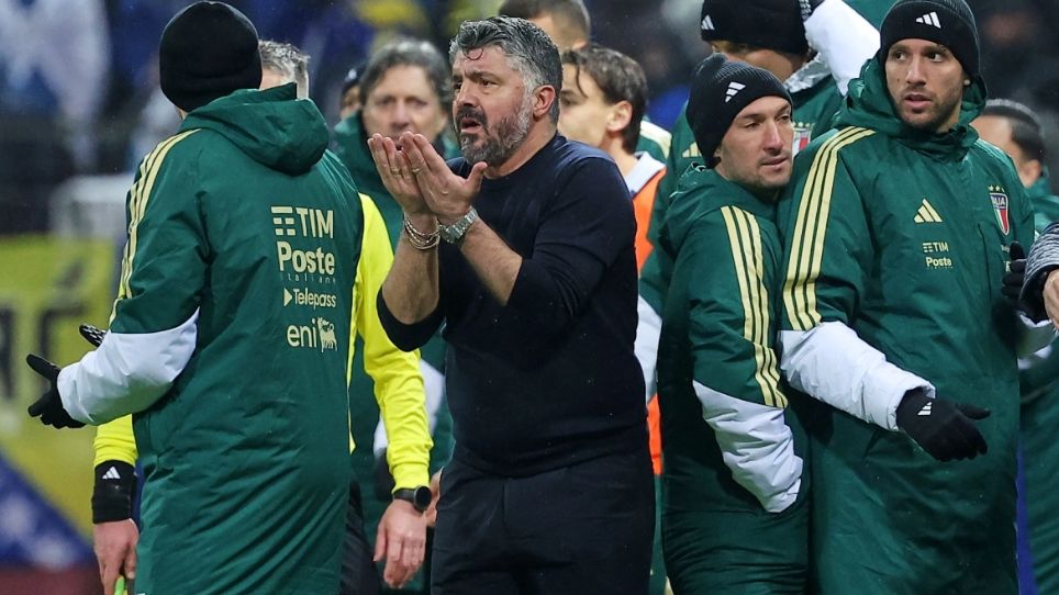 Οπαδοί πέταξαν αυγά στα κεντρικά γραφεία της ιταλικής Ομοσπονδίας