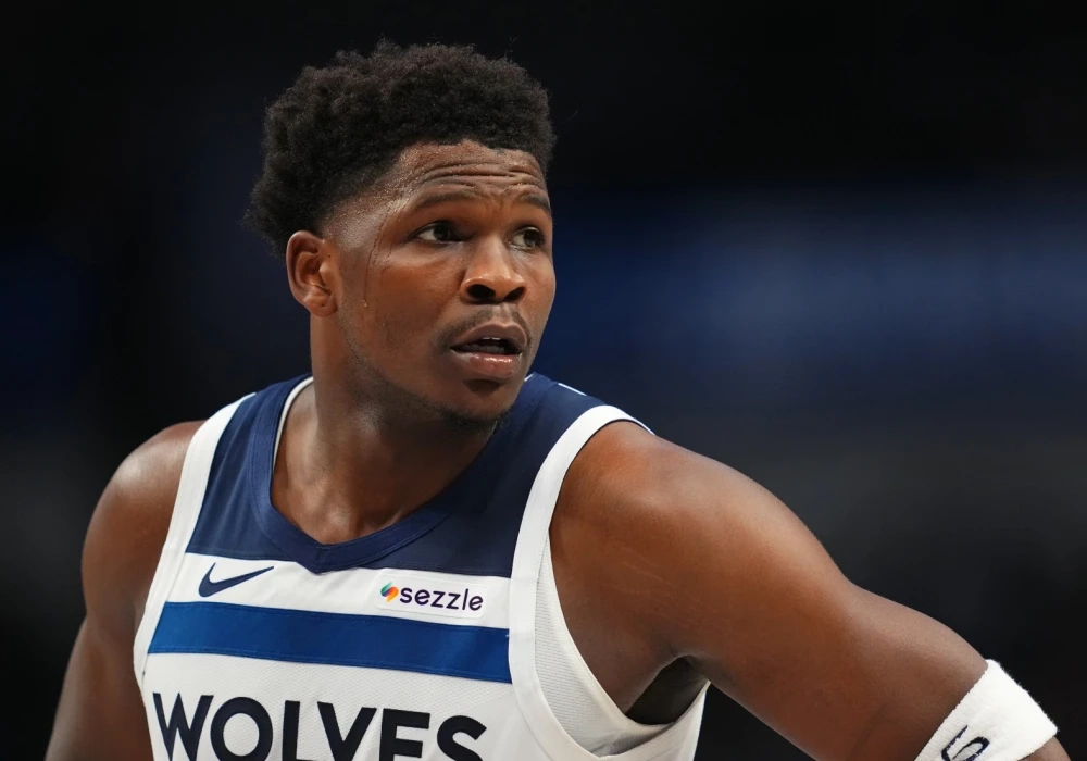 Πρόβλημα στους Τίμπεργουλβς: Υπερέκταση στο γόνατο για τον Έντουαρντς