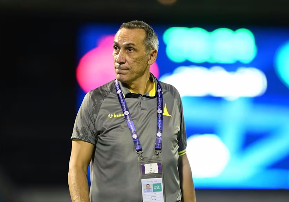 Ο Γιώργος Δώνης αποχαιρέτησε τους παίκτες της Αλ Καλιτζ