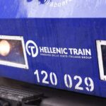 Θρίλερ: Τρένο έπεσε σε αυτοκίνητο που ήταν παρκαρισμένο στις γραμμές