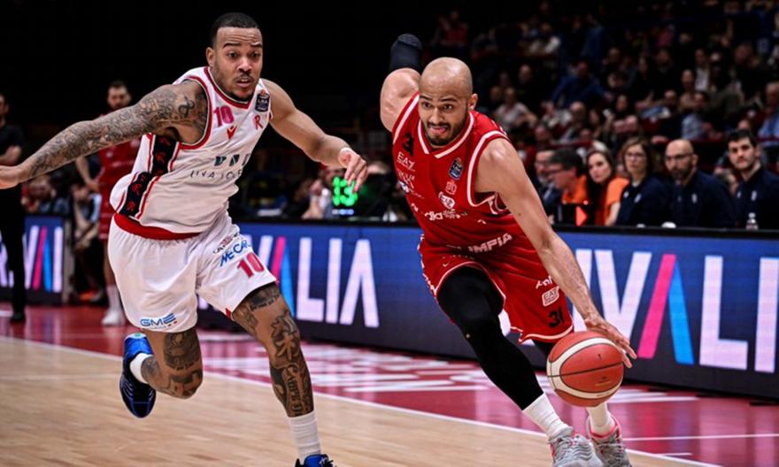 Η Αρμάνι έκοψε το σερί της Ρέτζιο Εμίλια του Πρίφτη (vid)