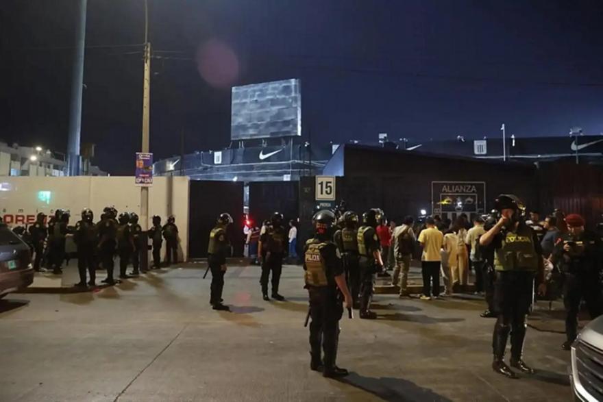 Τραγωδία στο Περού: Νεκρός και δεκάδες τραυματίες σε συγκέντρωση οπαδών της Αλιάνσα Λίμα