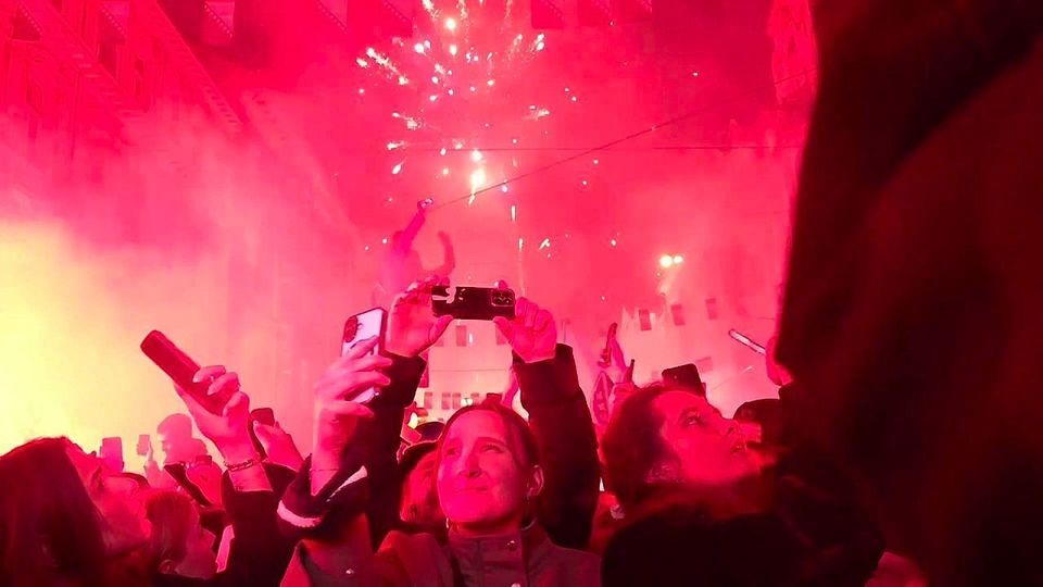 Πάρτι στο Σαράγεβο για την ιστορική πρόκριση της Βοσνίας στο Μουντιάλ (vid)