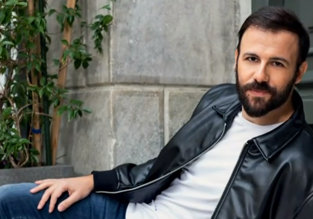 Νίκος Γκέλια: «Έμαθα να αντιμετωπίζω με χιούμορ τον ρατσισμό»