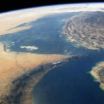 Ελάχιστα πλοία πρόλαβαν να διαβούν τα Στενά του Ορμούζ (vid)