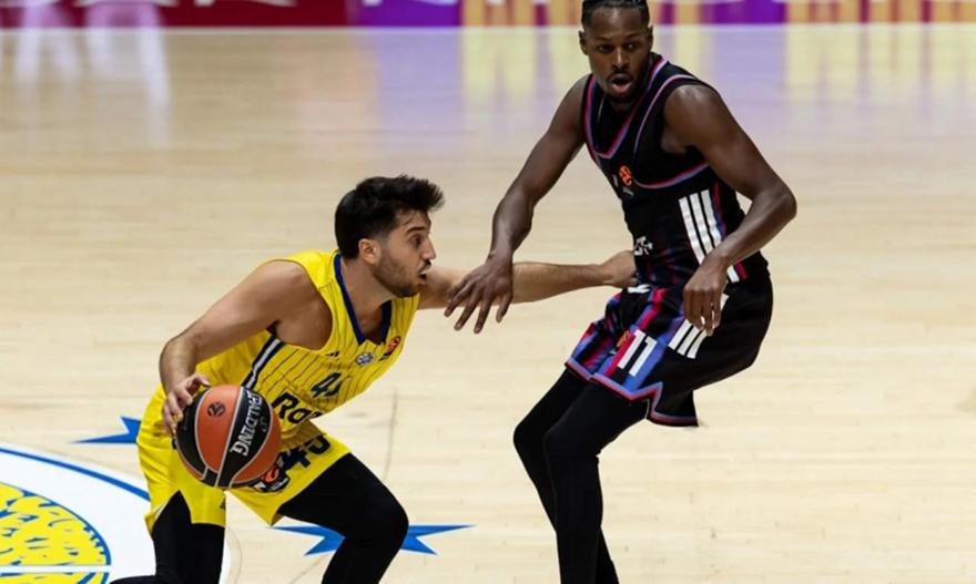 Παρί βγαλμένη από ΝΒΑ, «σμπαράλιασε» τη Μακάμπι