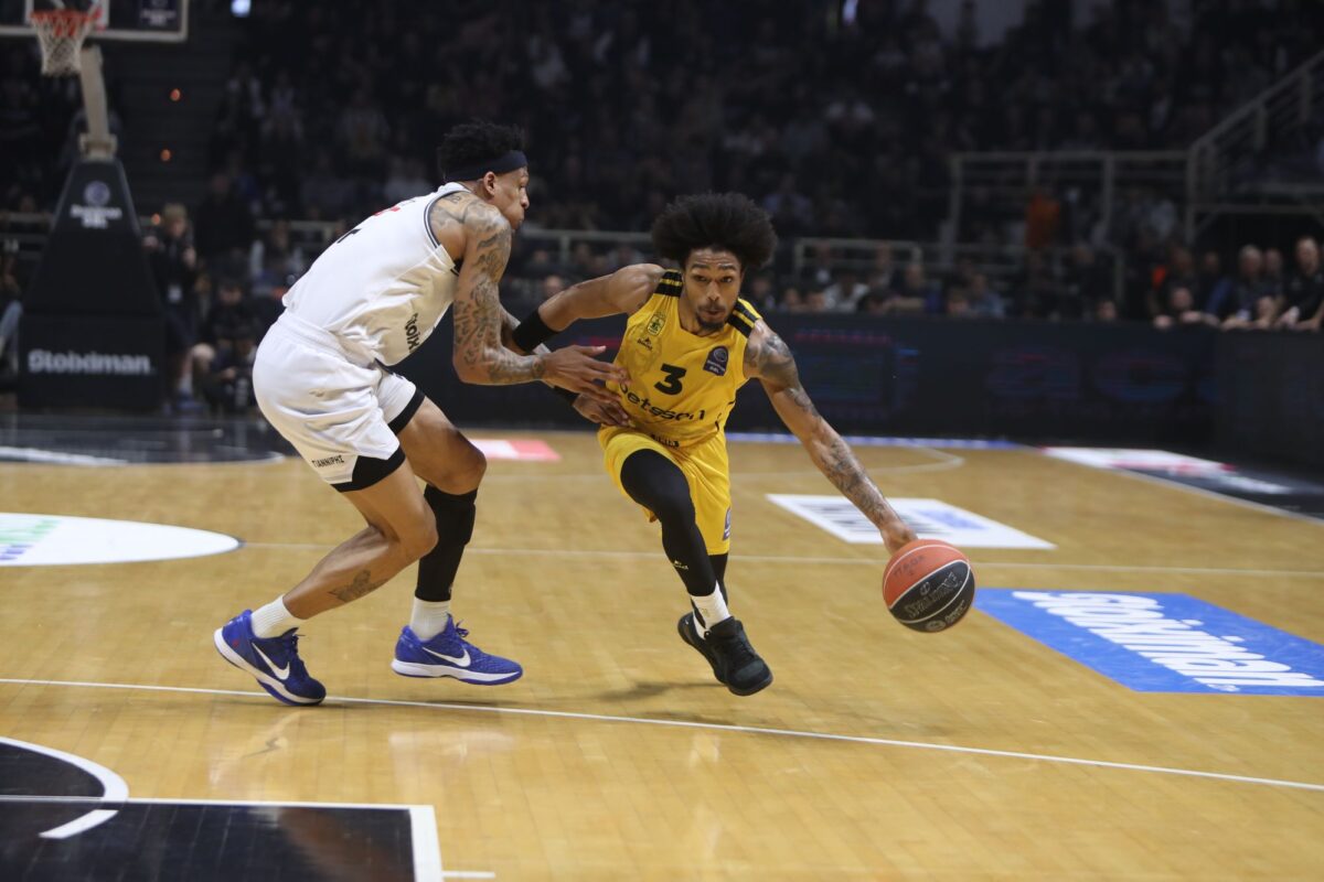 Το καλάθι και φάουλ του Τζόουνς (vid)