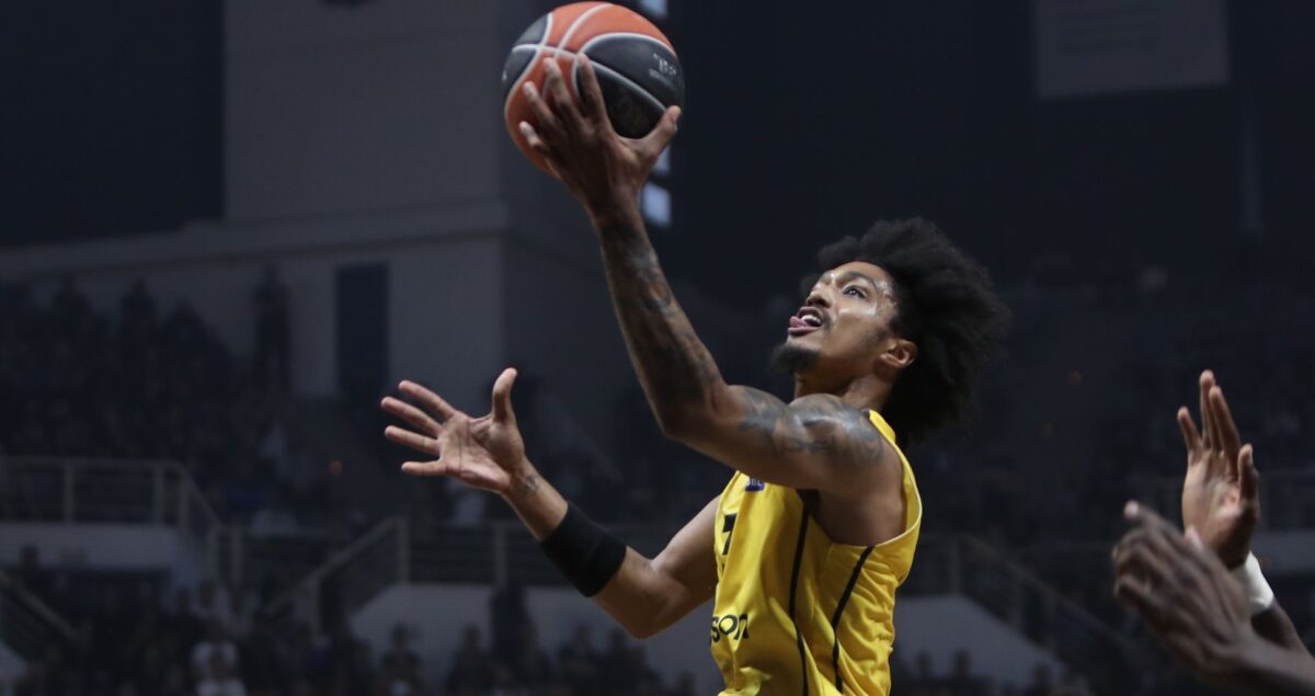 Δεν δόθηκε καθαρό αντιαθλητικό του Μπέβερλι στον Τζόουνς (vid)