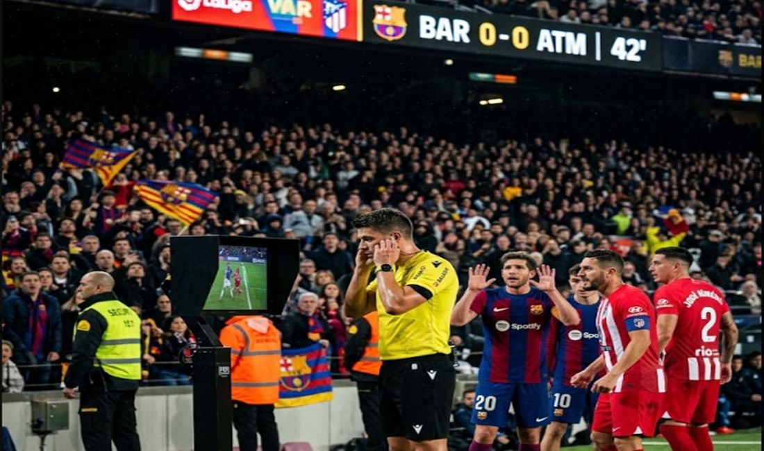 Είδε το VAR, αποβολή του Κουμπαρσί και με 10 η Μπάρτσα (vid)