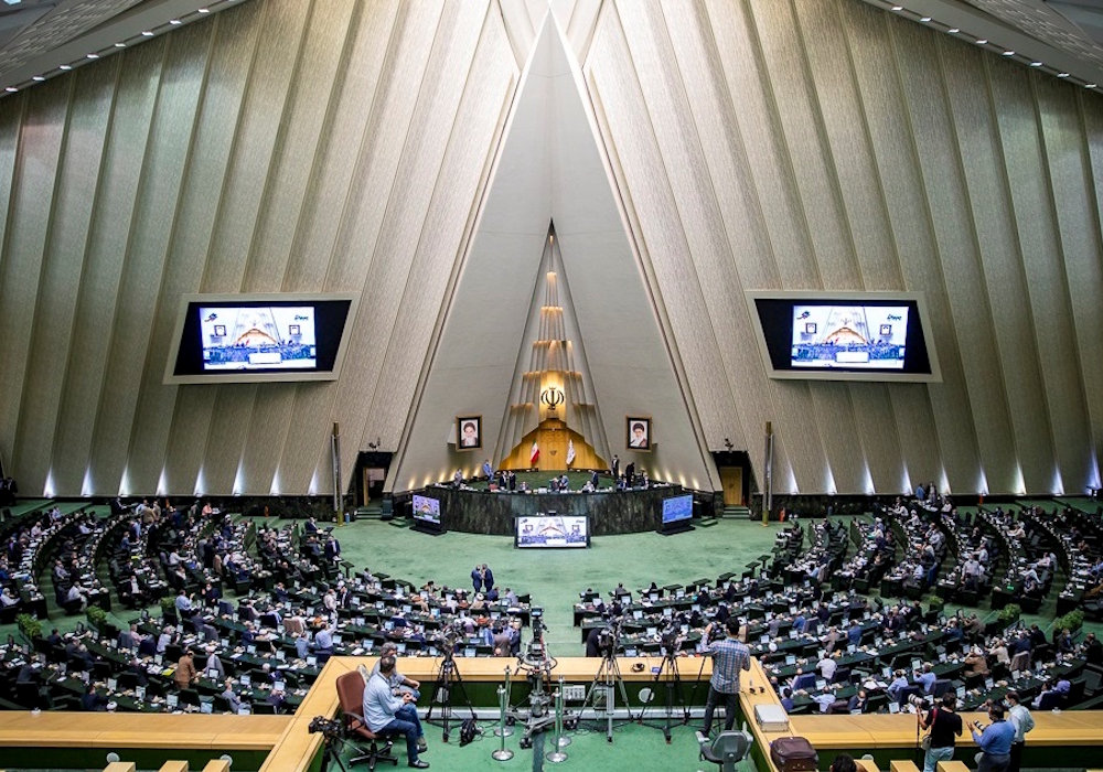 Ειρωνική ανάρτηση του προέδρου της Ιρανικής Βουλής (vid)