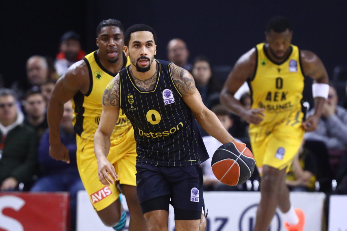 Η αποστολή του ΑΡΗ Betsson για το game 1 με την ΑΕΚ (vid)