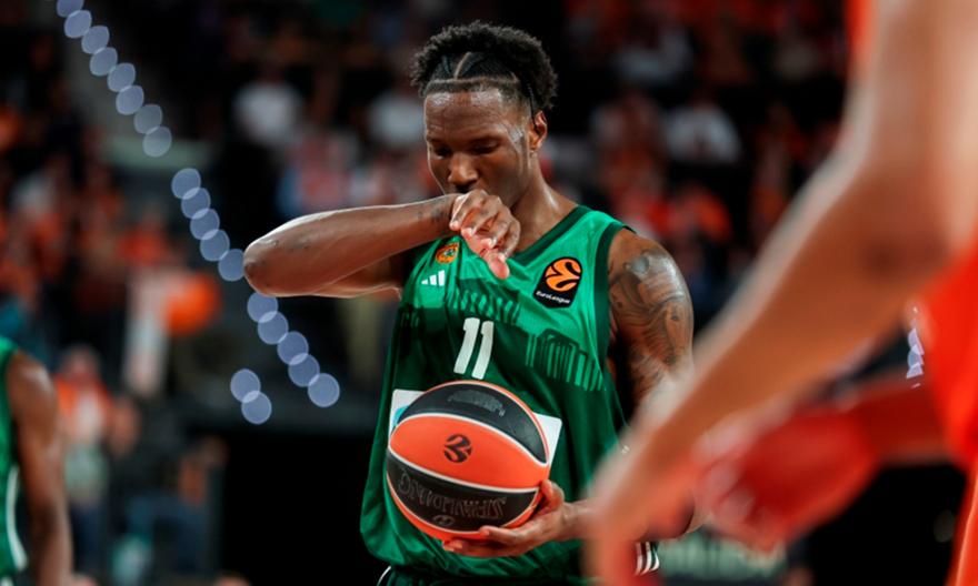 Με buzzer beater του Χέιζ-Ντέιβις ο Παναθηναϊκός 2-0 την Βαλένθια