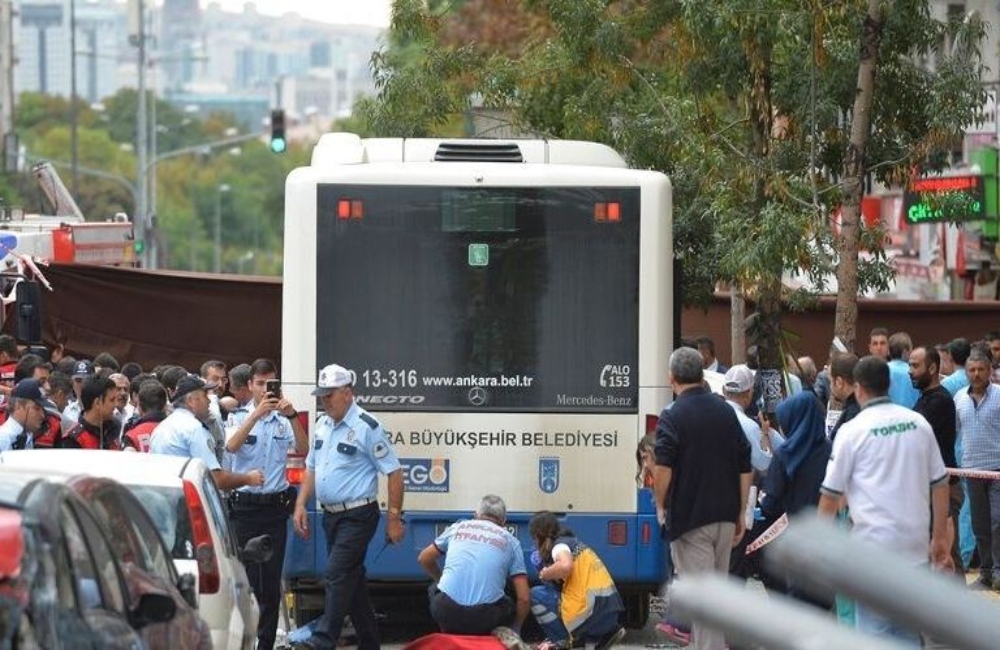 Στις φλόγες λεωφορείο στην Τουρκία: Οκτώ νεκροί ανάμεσά τους αγοράκι 9 μηνών (vid)