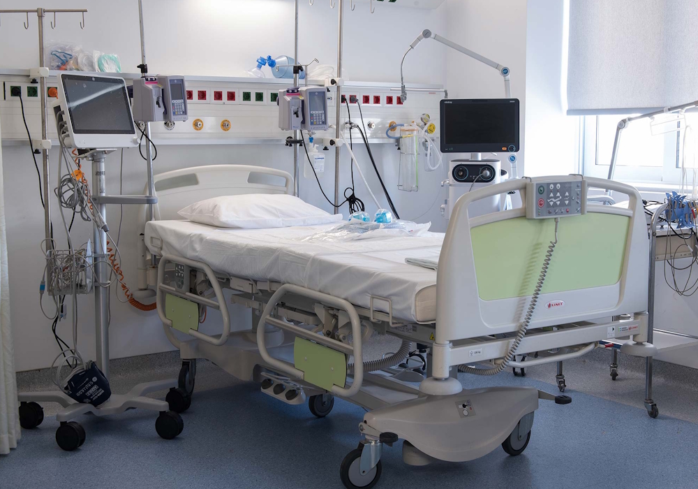 Ηλιούπολη: Μάχη για να κρατηθεί στη ζωή η 17χρονη (vids)