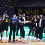 Ο εκνευρισμός του Αντετοκούνμπο μετά από αντικανονική ενέργεια του Γκρέι (vid)