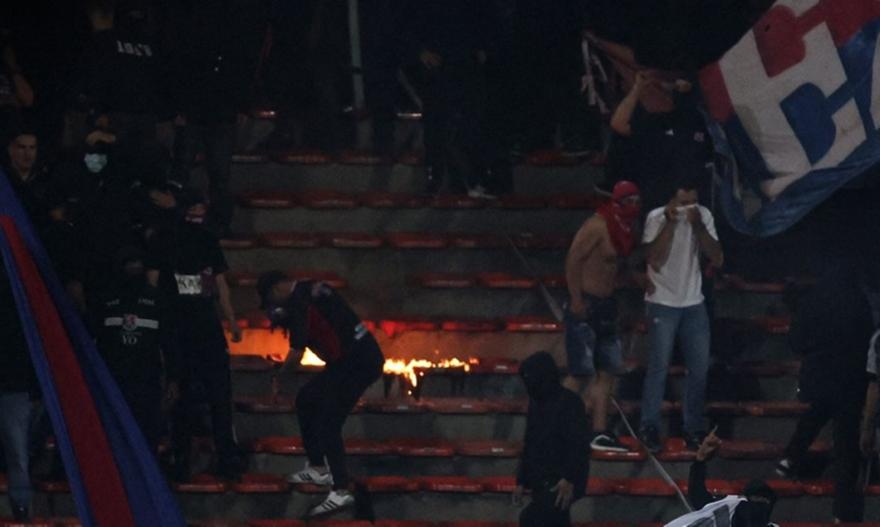 Copa Libertadores: Χαμός σε ματς στην Κολομβία, ντου των οπαδών και διακοπή!