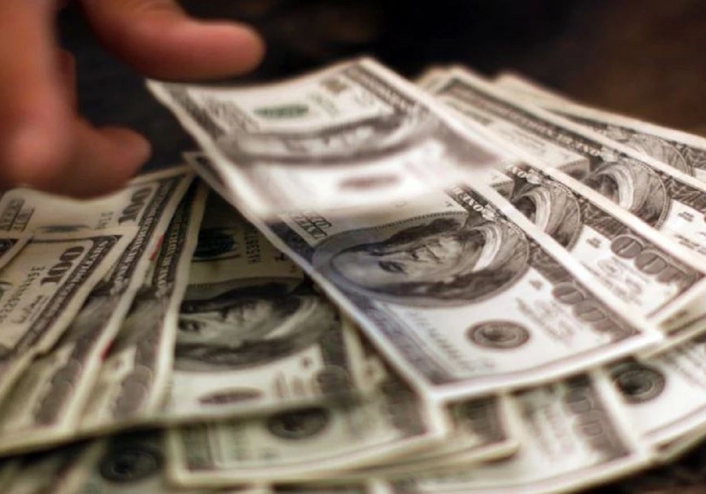 Εργάτης βρήκε 30.000 δολάρια σε τουαλέτα στη Φλόριντα και τα επέστρεψε