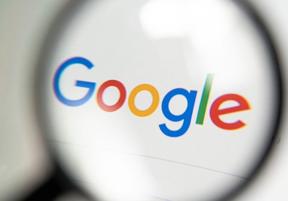 Η Google αλλάζει έπειτα από 25 χρόνια τη μηχανή αναζήτησής της (vids)