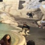 Τουρίστας έκανε μακροβούτι στη Φοντάνα Ντι Τρέβι κι έκανε… έξαλλους τους Ιταλούς (vid)