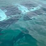 Παλίρροια… κατάπιε ολόκληρο τζιπάκι (vid)