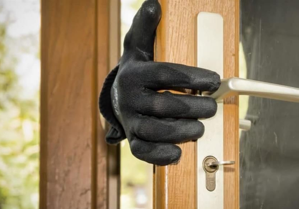 Θεσσαλονίκη: Νεαροί επιχείρησαν να διαρρήξουν μπαλκονόπορτα διαμερίσματος στο κέντρο