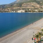 Καρχαρίας «έκοβε» βόλτες τα ρηχά παραλίας στην Κόρινθο (vid)